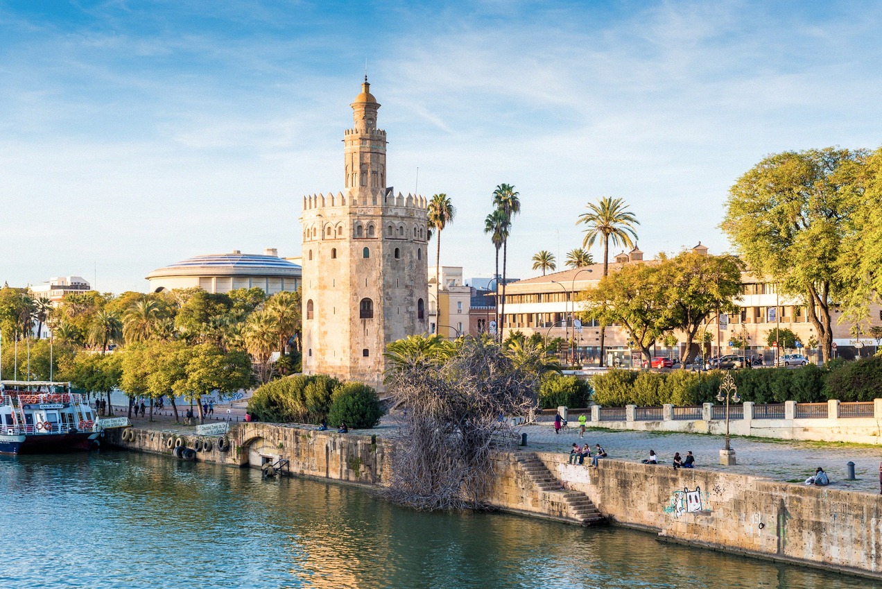 Torre del Oro ved bredden av Guadalquivir i Sevilla